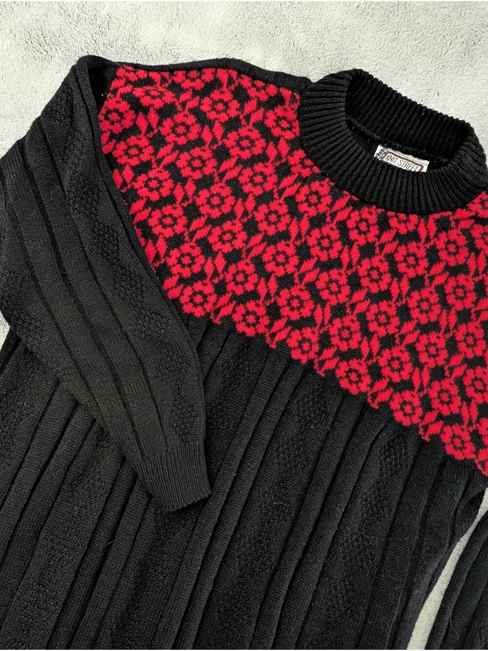 Vintage 80s/90s Knit Street Red Floral Pattern Sweater L